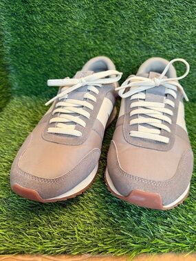 Kizik men’s Milan two town gray this brand is known for its hands-free entry NEW